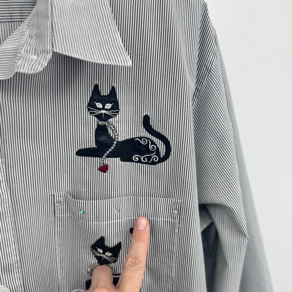 Get Lucky Women's Vintage Cat Shirt Gray White‎ Stripes Jeweled Accents Size L - Picture 9 of 16